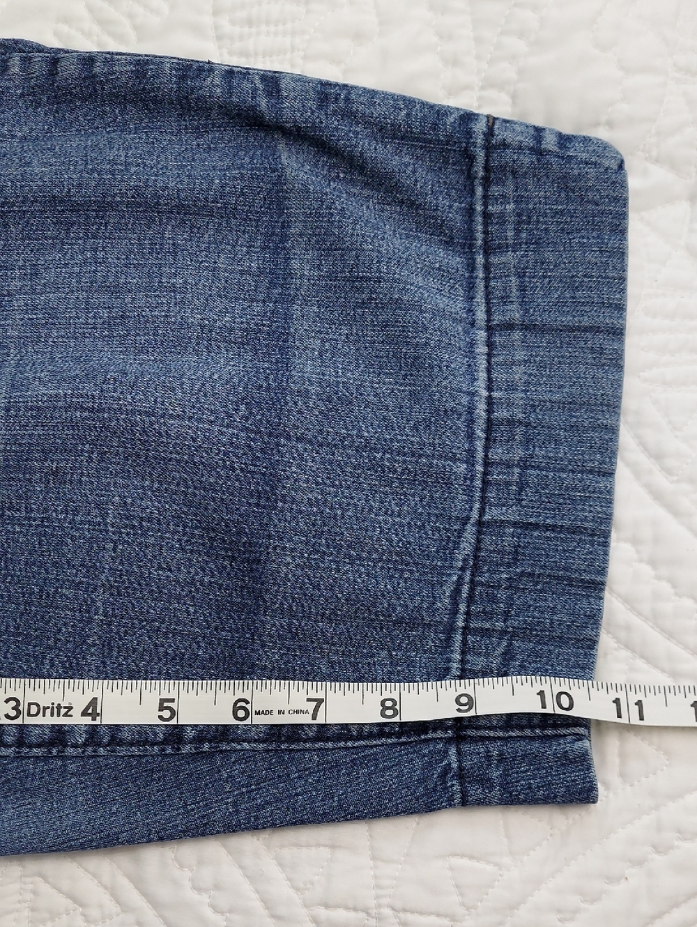 St. John's Bay Women's Comfy Stretch Medium Blue Jean Shorts, Pockets, Size 10 - Picture 7 of 7